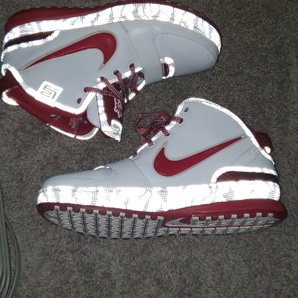 SHOES - Picture 5 of 9